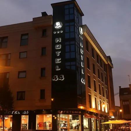 Отель 44 Хихон