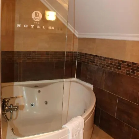 44 Hotel